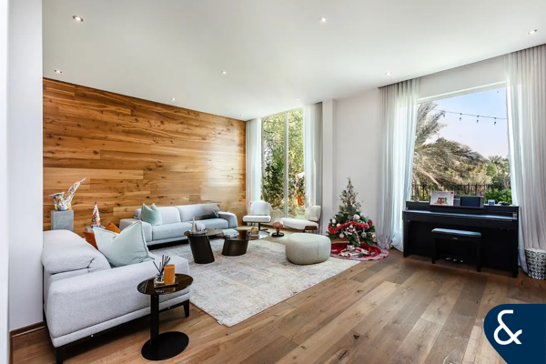 4-Bedroom | Large Garden | Open Living Room