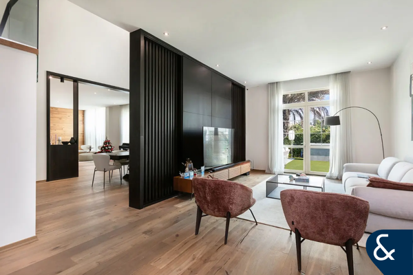 4-Bedroom | Large Garden | Open Living Room