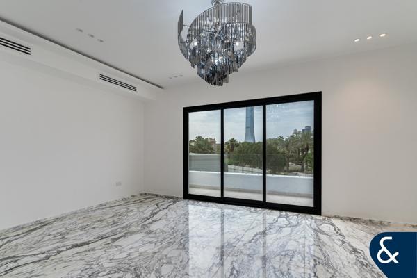 Main Lake View | Expansive Plot | 5BR Villa