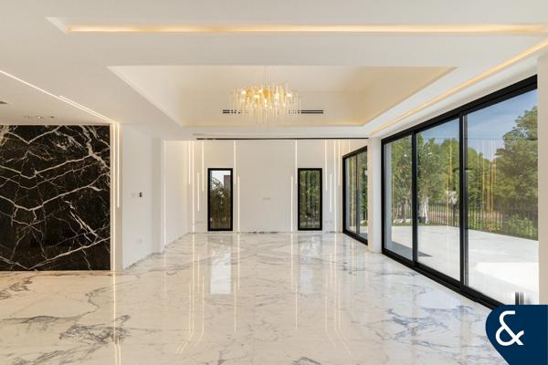 Main Lake View | Expansive Plot | 5BR Villa