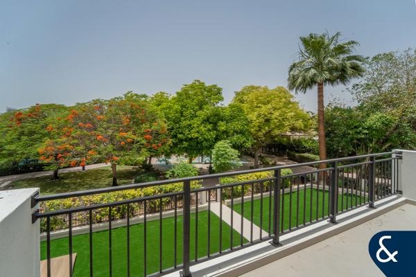 Family Villa | Backing Park | Fully Upgraded