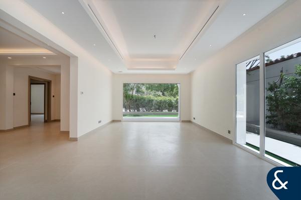 Family Villa | Backing Park | Fully Upgraded