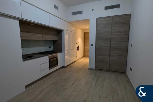 Modern Studio | Large Balcony | Sea View