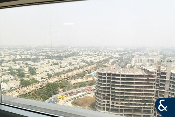 Fitted Unit | 3 Partitions | Great Views