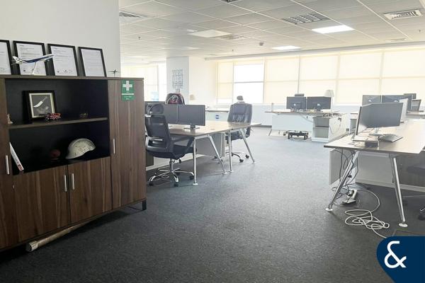 Fitted Unit | 3 Partitions | Great Views