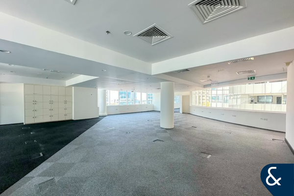 Fitted | Multiple Cabins | Low Floor