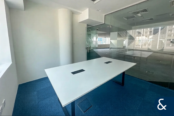 Fitted | Multiple Cabins | Low Floor