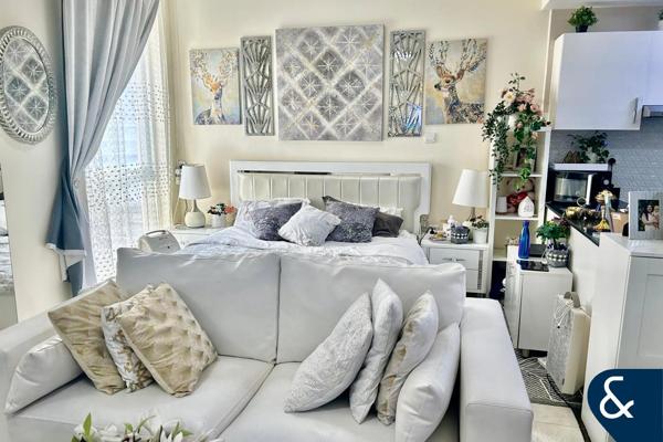 Very Modern Studio | Parking | Pool | Gym