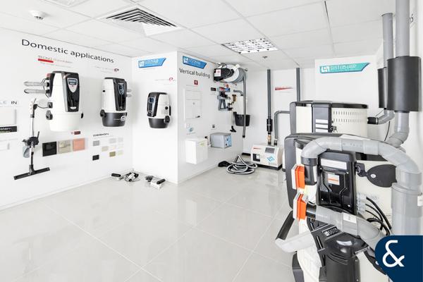 Fitted Unit | Canal View | 2 Parking Space