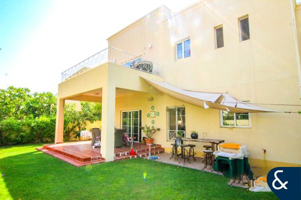 4 Beds | Next to Pool & Park | Corner Plot