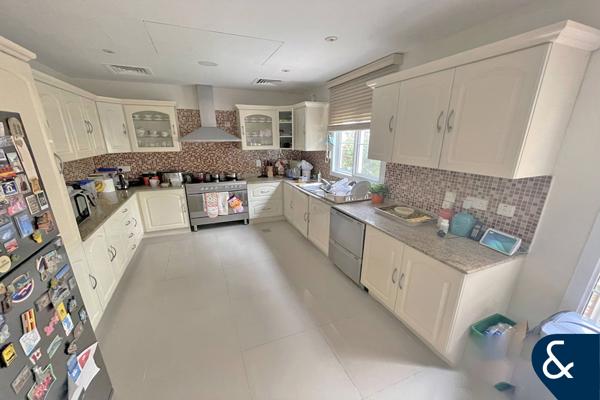 4 Beds | Next to Pool & Park | Corner Plot