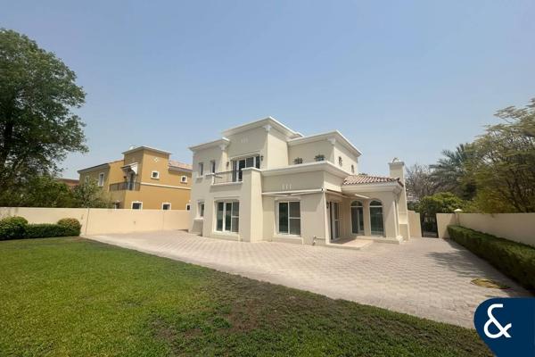 4 Beds + Maids I Close to Community Pool