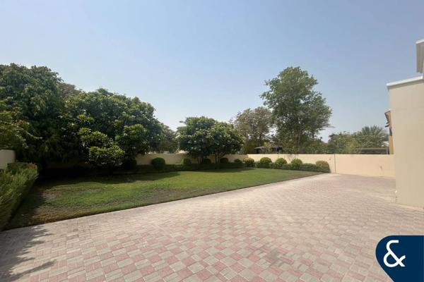 4 Beds + Maids I Close to Community Pool