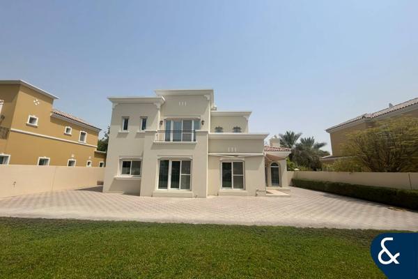 4 Beds + Maids I Close to Community Pool