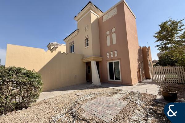 Esmeralda Villa | Large Garden | Best Price