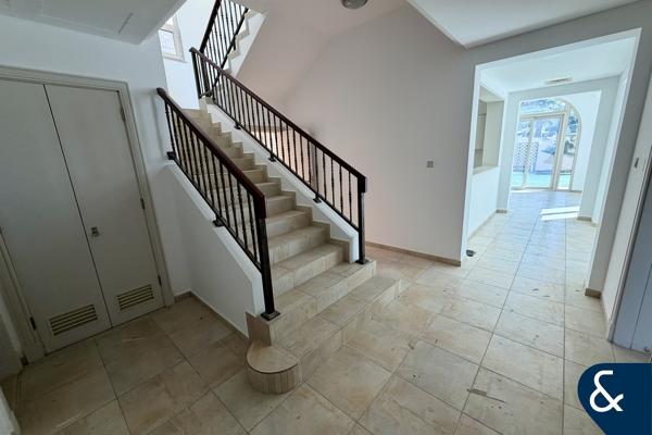 Esmeralda Villa | Large Garden | Best Price