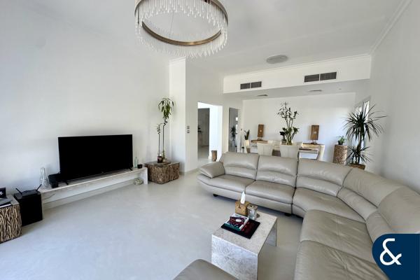 Full Lake View | Upgraded | Private pool