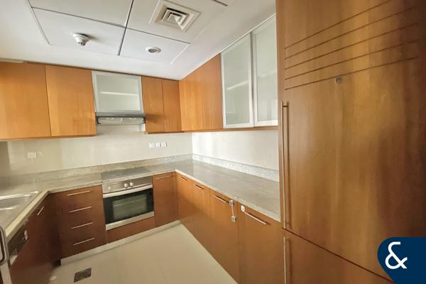 Burj View | High Floor | Study Room