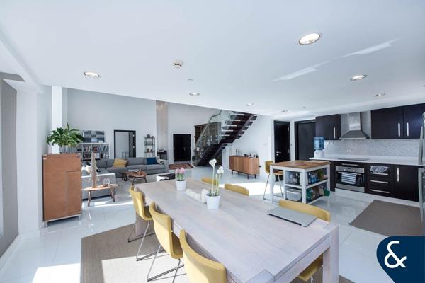 Rare to Market | Loft | Marina View |