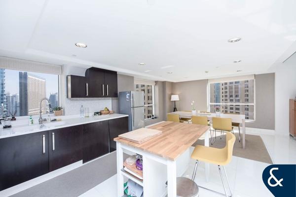 Rare to Market | Loft | Marina View |