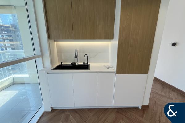 Sea View | Vacant | Fully Upgraded | 1 Bed