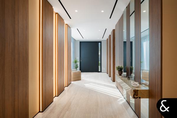 One of a kind Garden Home, Book to see!