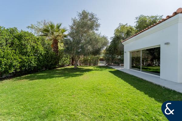 Unique Bungalow | Huge Plot | Top Location