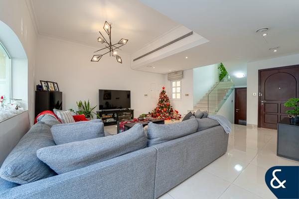 Fully Upgraded | 3 Bedroom Villa | Vacant