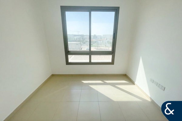 3 Bedroom | Spacious | Available October