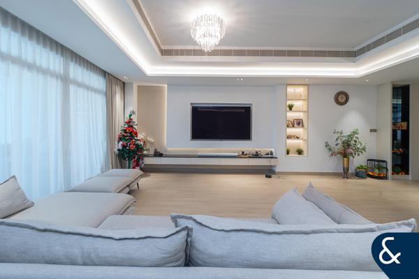 Exclusive | Stunning Layout | Full Lake View