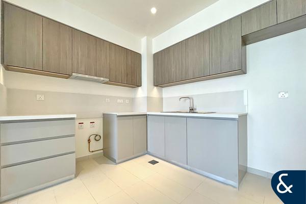 One Bed | Blvd View | Mid-High Floor |