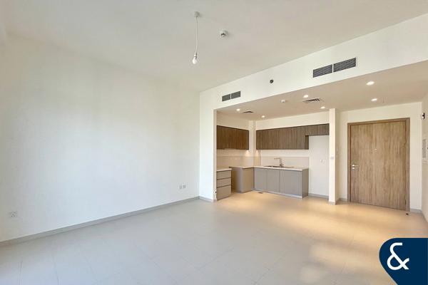 One Bed | Blvd View | Mid-High Floor |