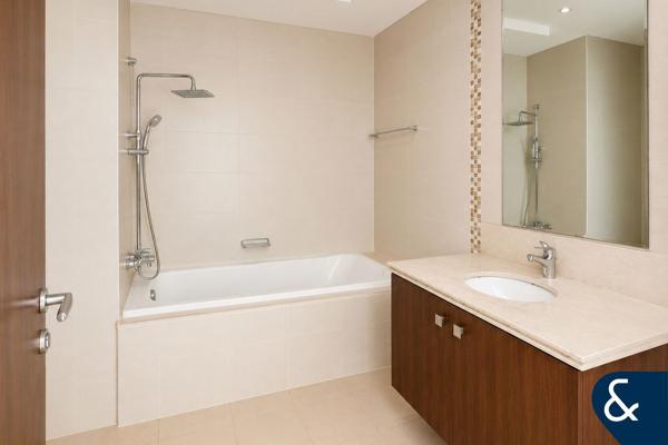 Upgraded | 2 Bedroom | Sea View Business Bay
