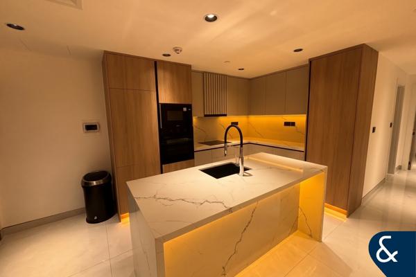 Upgraded | Spacious | Marina Views | 2 Beds