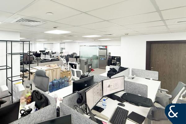 Vacant Now | Close to Metro | 4 Parkings