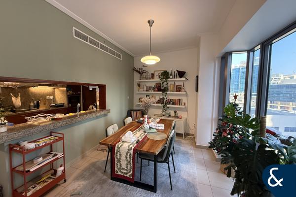 Large layout | Dining area | Great location