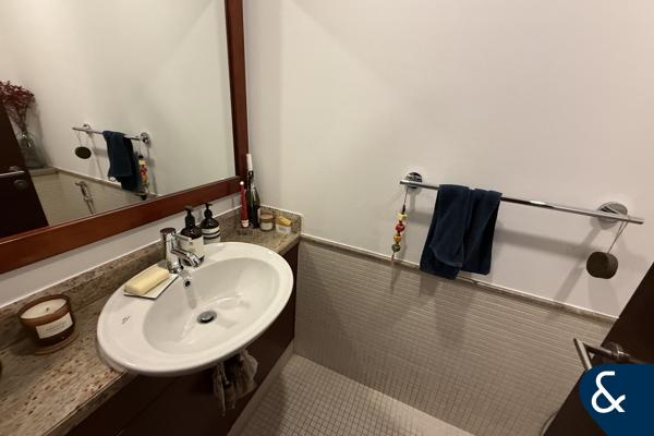 Large layout | Dining area | Great location