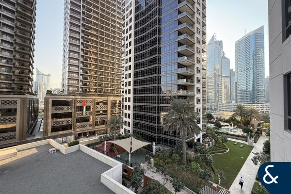 Large layout | Dining area | Great location