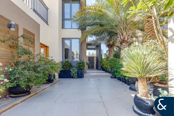 Pool Backing | 5 Bed | Upgraded | Extended