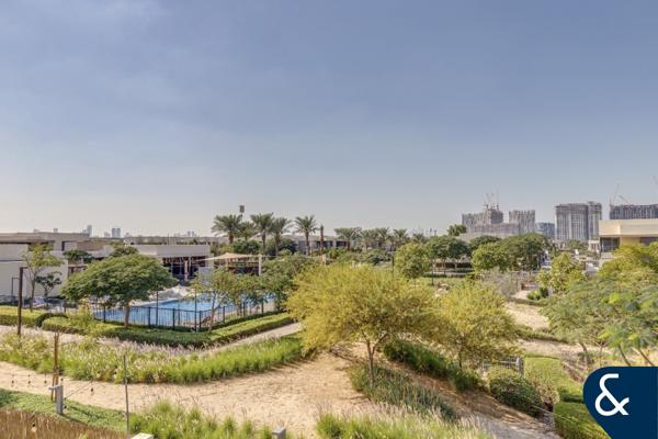 Pool Backing | 5 Bed | Upgraded | Extended