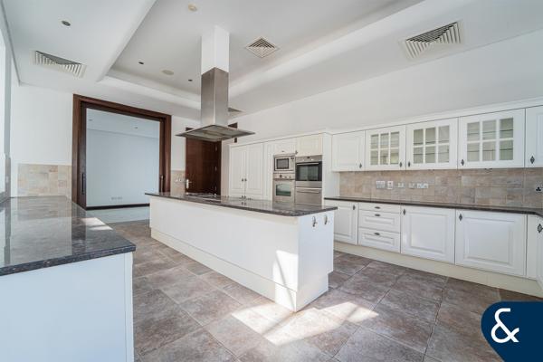 7 Bedrooms | Huge Plot | Beautiful Location