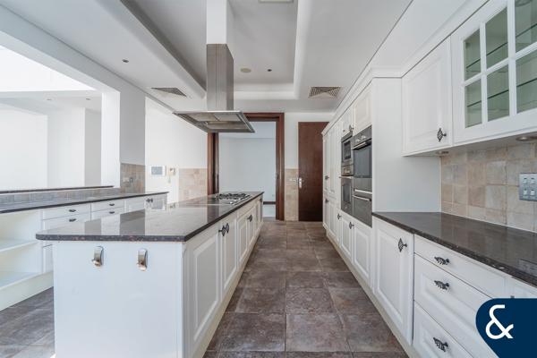 7 Bedrooms | Huge Plot | Beautiful Location