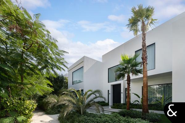 5 bed 8,500 Sq Ft | 10,750 Plot | Park Facing