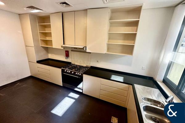 Exclusive | Large 3 Bedroom| Unfurnished