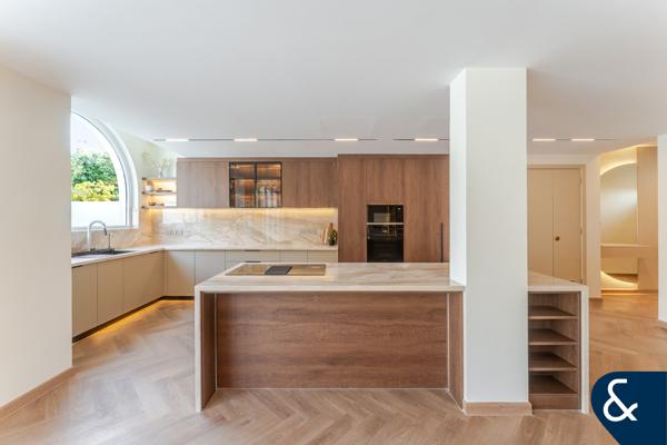 4 Ensuite Beds | Private Pool | Upgraded