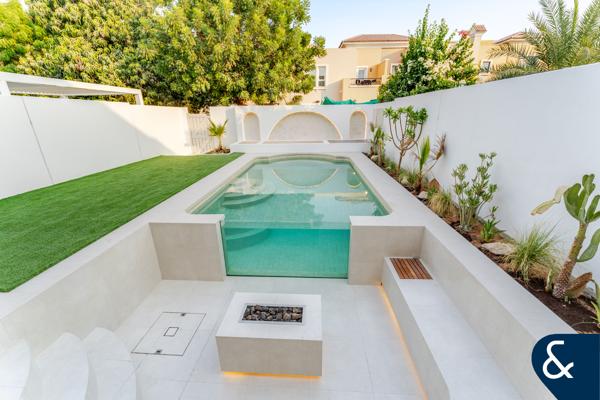 4 Ensuite Beds | Private Pool | Upgraded
