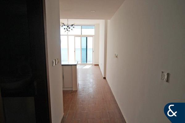 High Floor l Large Balcony l Vacant