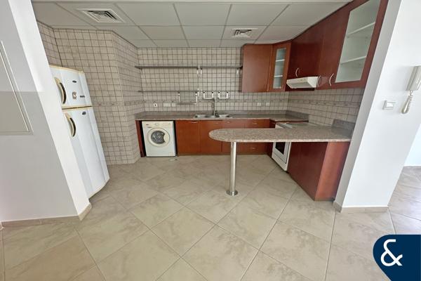 Spacious 1 Bedroom | Vacant | 1,081 Sq/Ft