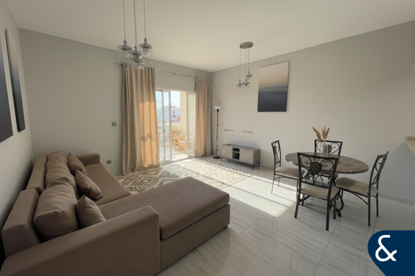 Large Layout | 1 Bedroom | Vacant