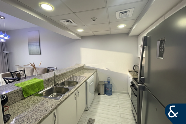 Large Layout | 1 Bedroom | Vacant